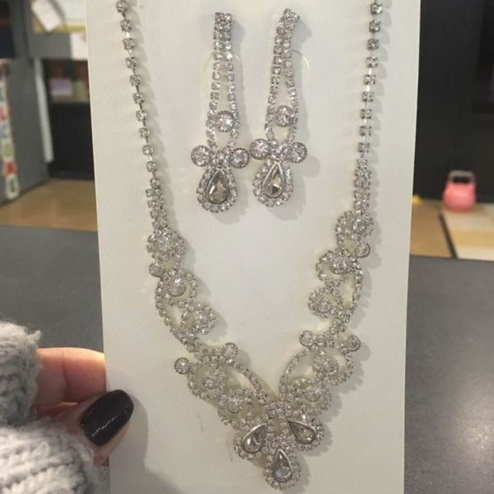 Beautiful necklace and Earring Set